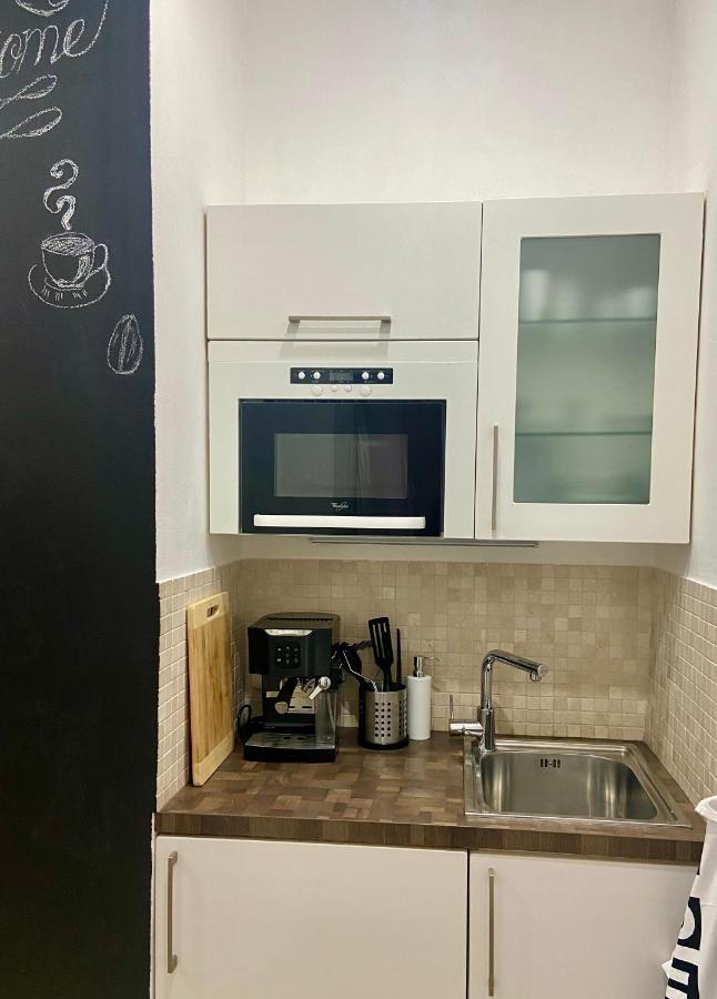 Lokal Apartment Прага Экстерьер фото